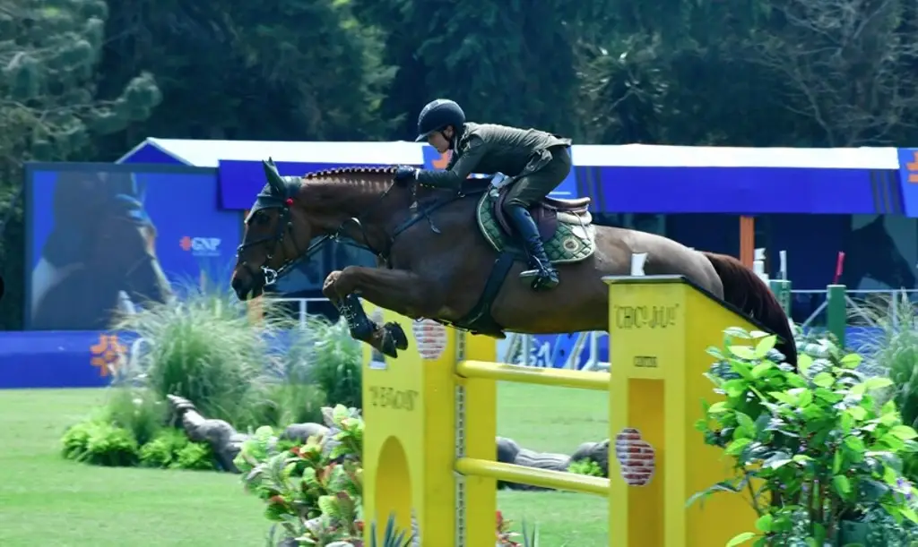Imagen Teniente del Ejército gana segundo lugar en Concurso de Salto Internacional en Coapexpan