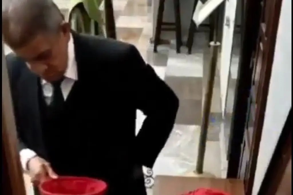 Imagen Lo captan robando la limosna dentro de iglesia (+Video)