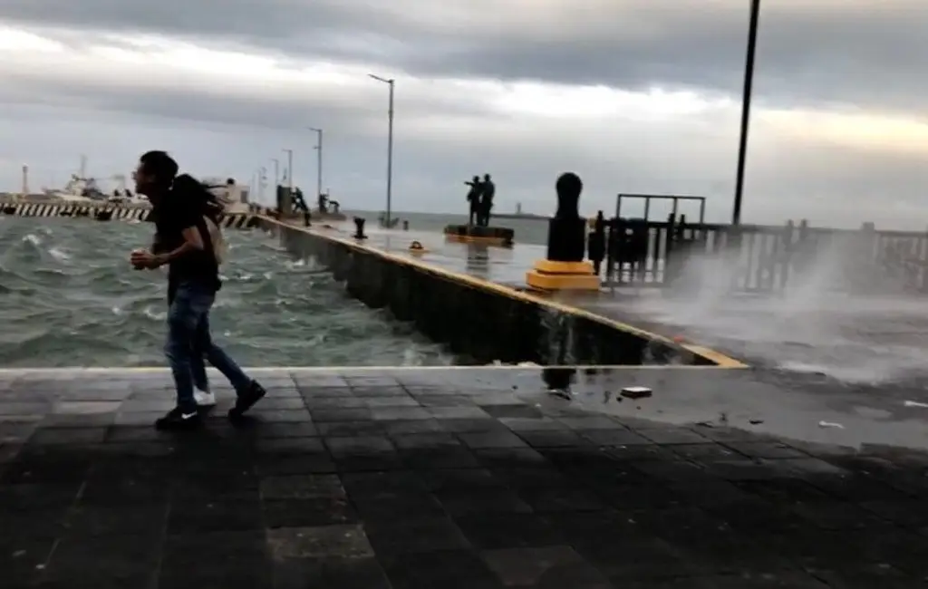 Imagen No bajes la guardia; prevén continúe evento de norte en Veracruz - Boca del Río este martes