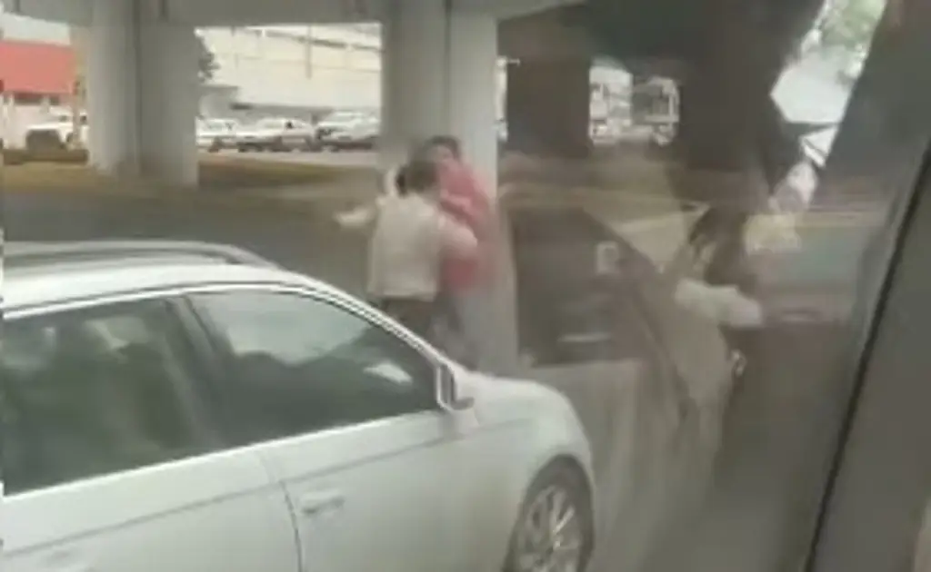 Imagen Hombres se agarran a golpes en bulevar de Poza Rica, Veracruz 
