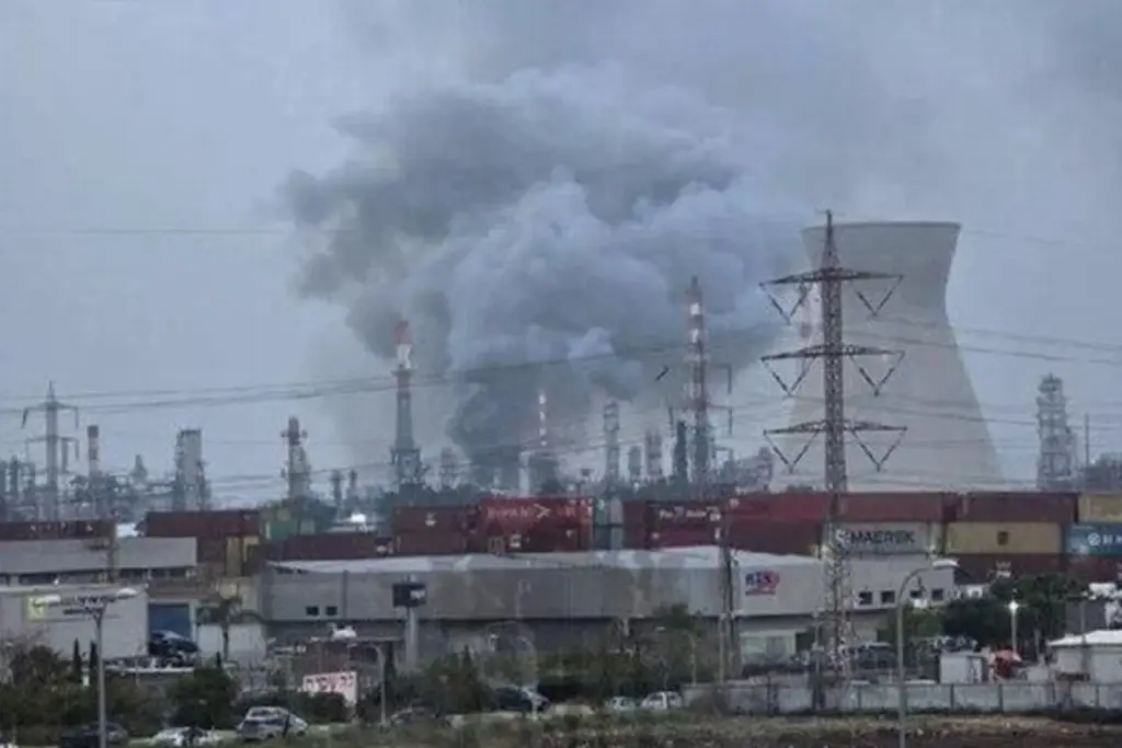 Imagen Misil iraní impacta la refinería de Haifa, la más importante en Israel
