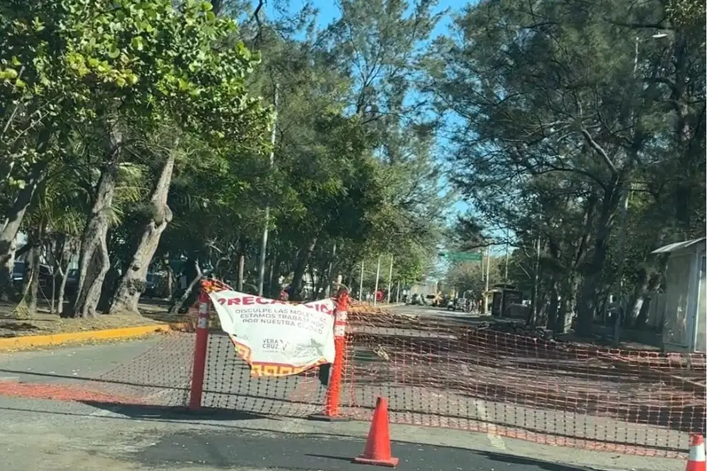 Imagen Hay cierre vial en avenida Miguel Ángel de Quevedo en Veracruz (+Video)
