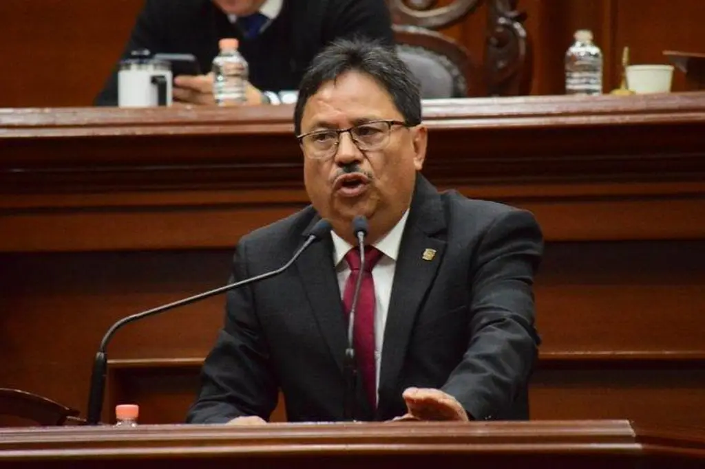 Imagen También los hombres tienen leche: afirma diputado de Morena 