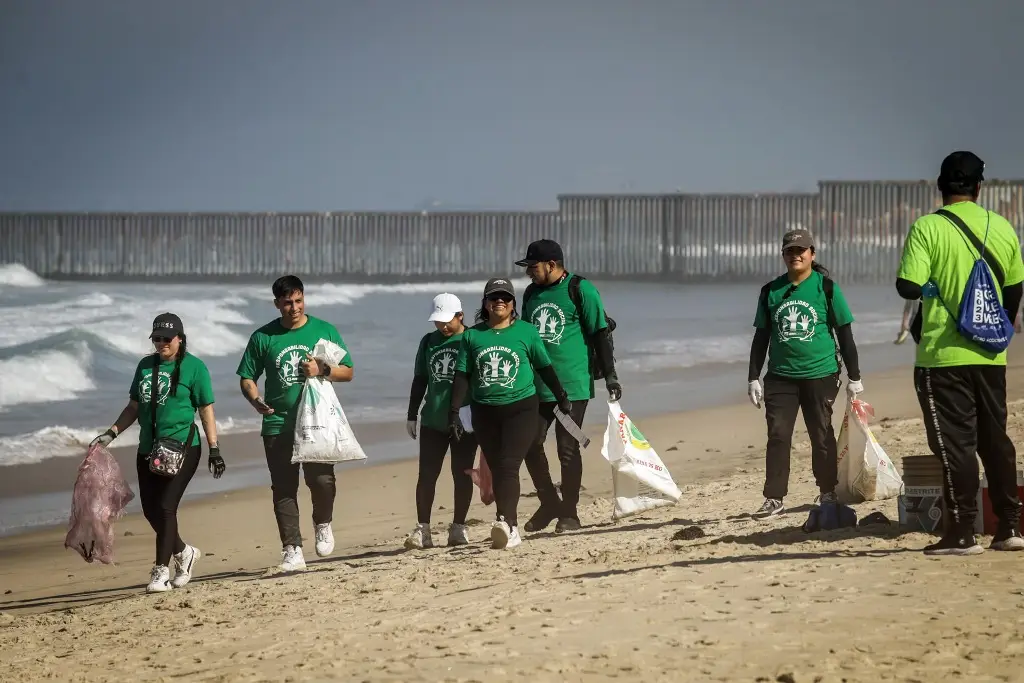 Imagen Activistas de México y EU refuerzan monitoreo de contaminación en playas de la frontera