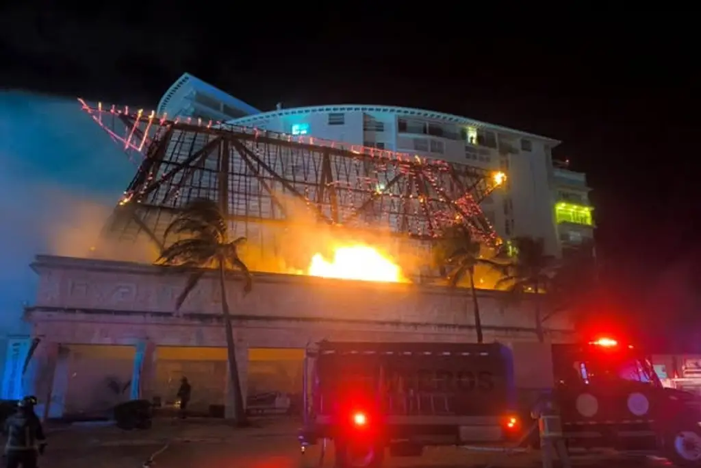 Imagen Se incendia palapa en la zona hotelera de Cancún; esto se sabe