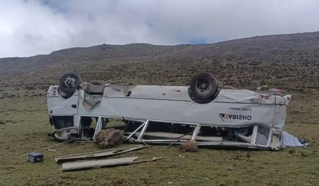 Imagen Al menos 9 muertos y 15 heridos deja accidente de bus turístico en Andes de Perú
