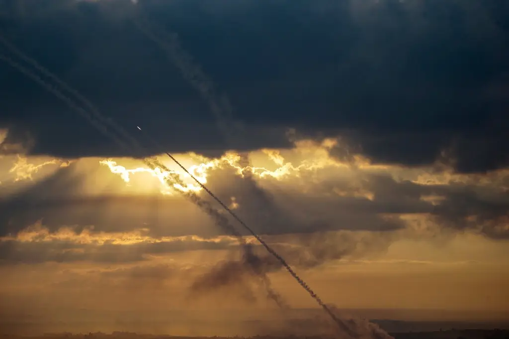 Imagen Israel activa su sistema de defensa ante nueva ola de 'misiles lanzados desde Irán'