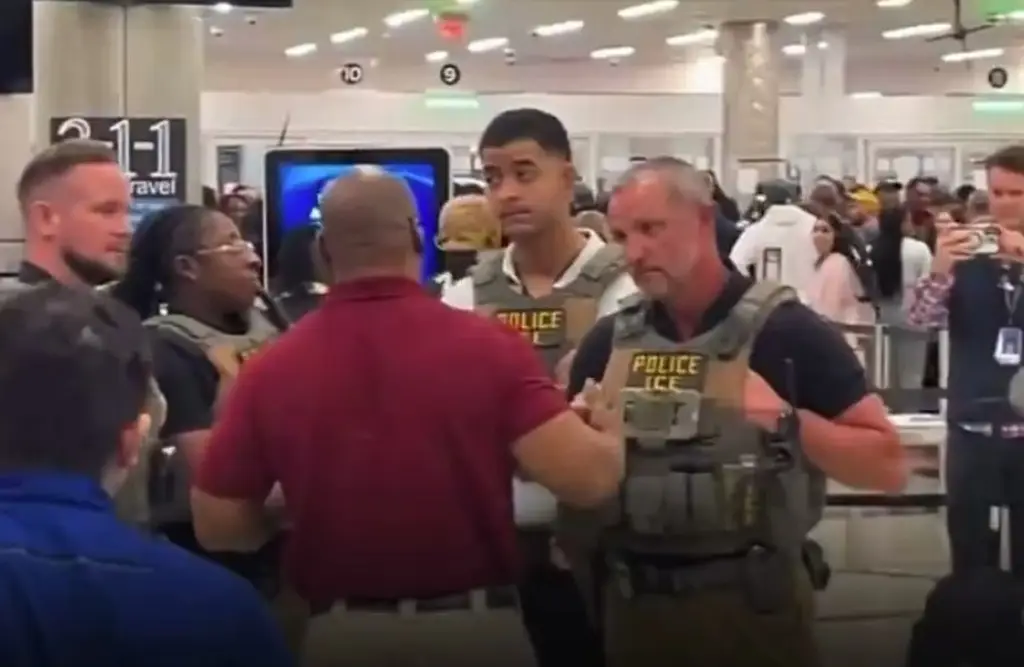 Imagen Despliegan agentes del ICE en diferentes aeropuertos de EU