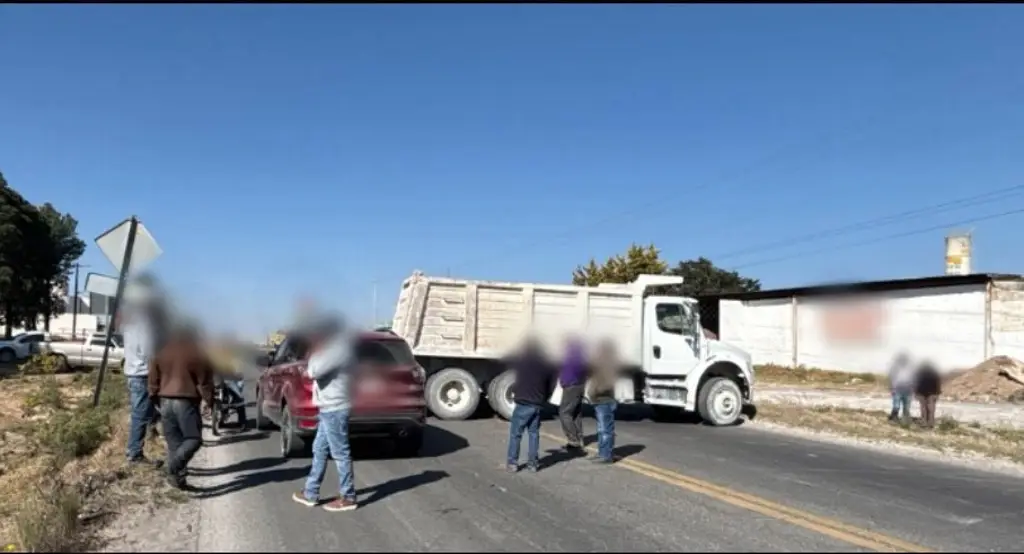 Imagen Hay cierre total de circulación en carretera de Veracruz; checa a qué altura