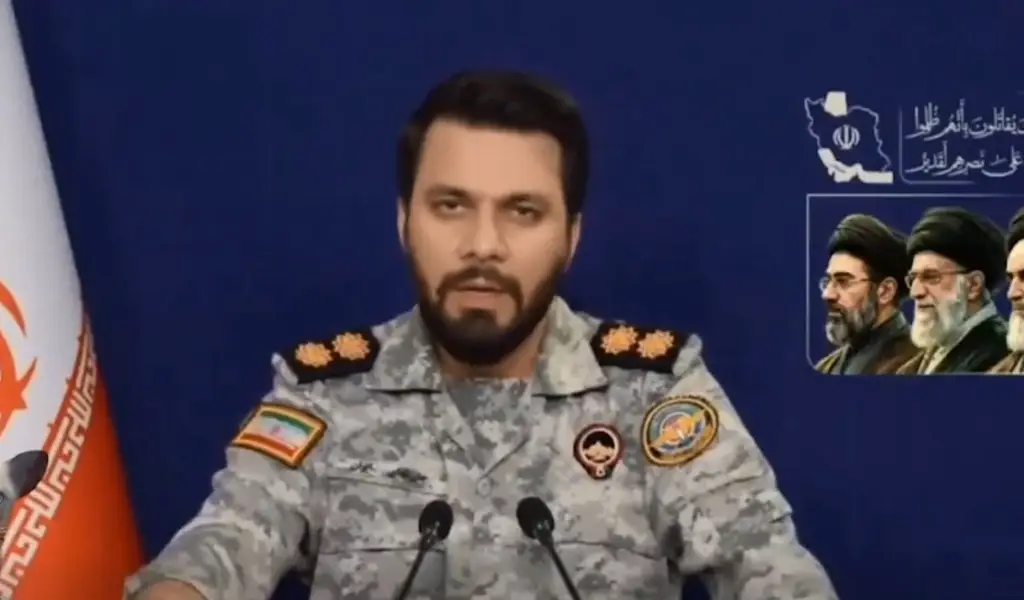 Imagen Ejército de Irán niega acuerdo con Trump y advierte que el petróleo seguirá caro