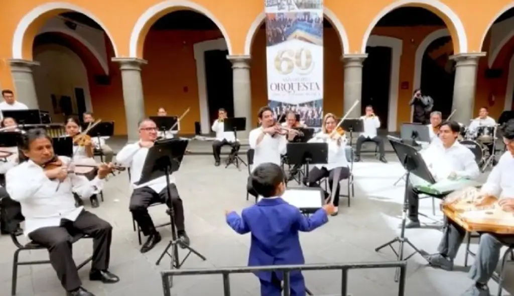 Imagen Tiene 4 años y ya es director de orquesta. Su favorita 'es la 1812 de Tchaikovski'
