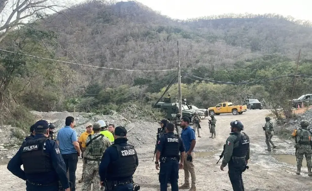 Imagen Intensifican rescate de 4 mineros atrapados en mina de oro en Sinaloa