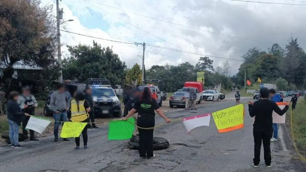 Imagen Manifestantes bloquean este sábado esta carretera en Veracruz