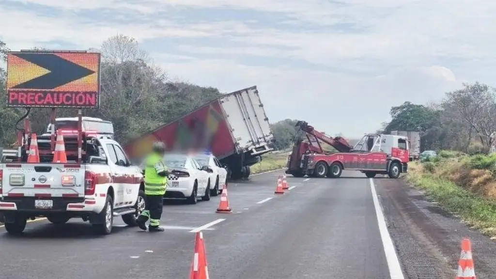 Imagen Hay cierre parcial de circulación en carretera de Veracruz; esta es la razón