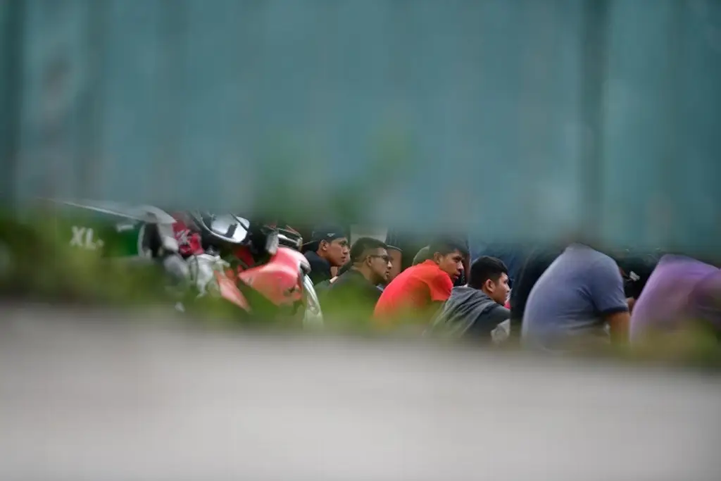 Imagen Vinculan a proceso a conductor de tráiler donde hallaron escondidos 229 migrantes en Xalapa