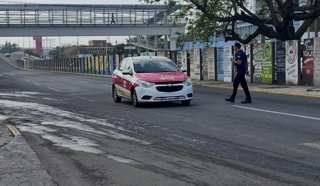 Imagen Alertan riesgos de accidentes por personas que no utilizan el puente peatonal en Veracruz 