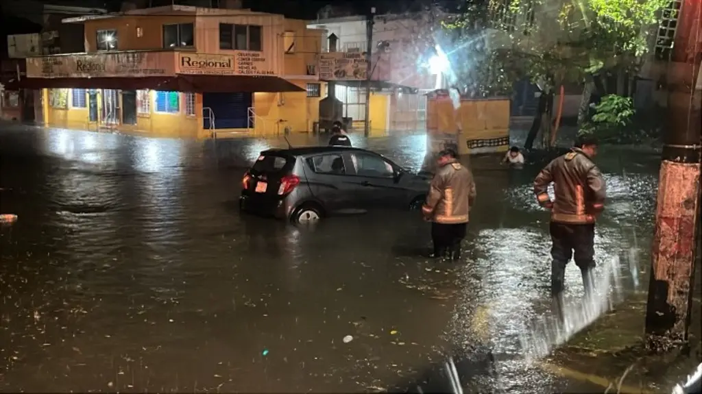 Imagen Tormenta deja inundaciones y rescates en Coatzacoalcos