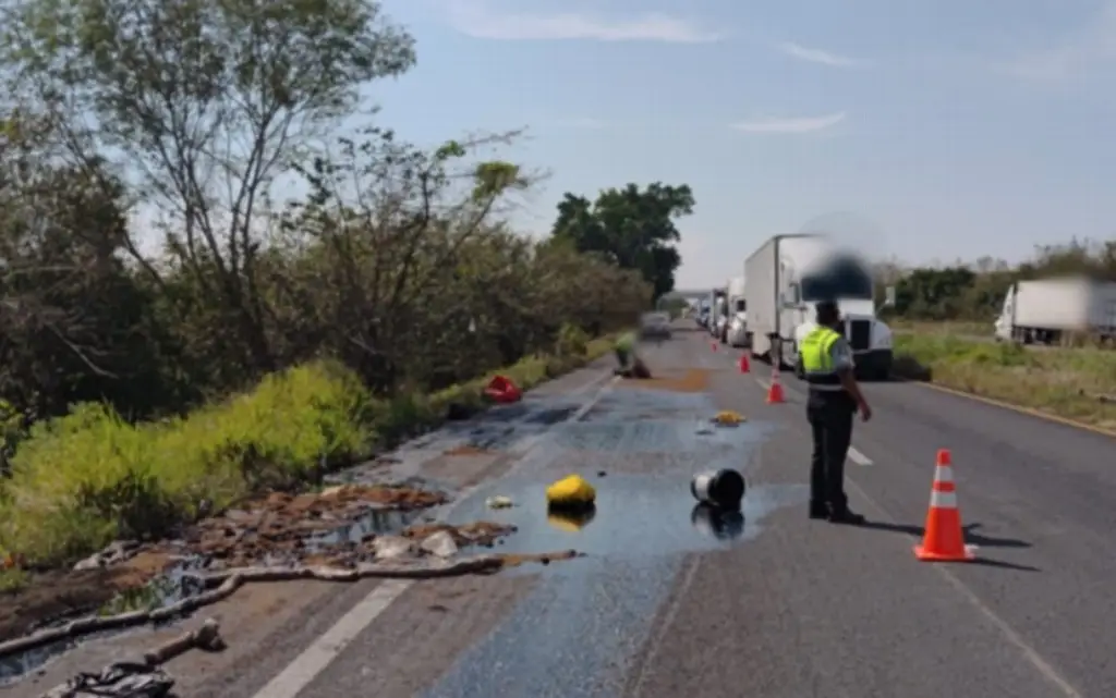 Imagen Tome precauciones; hay cierre parcial de circulación en carretera de Veracruz 