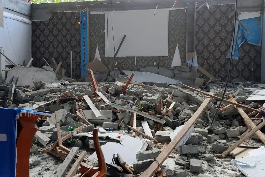 Imagen Desactivan la alerta de tsunami tras sismo de 7.4 en Indonesia con un fallecido