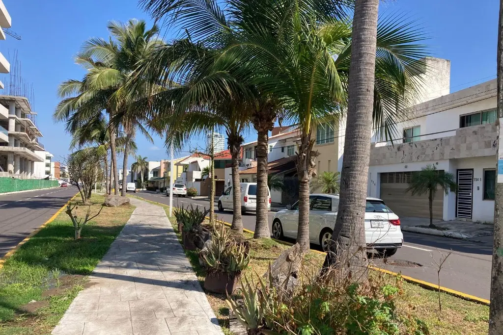 Imagen Multan a conductores por estacionarse en lugares prohibidos de Boca del Río, checa cuáles
