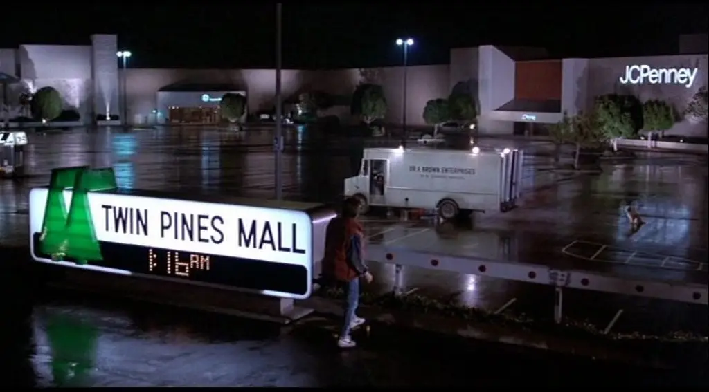 Imagen Rechazan construcción de centro de datos IA en California, en locación donde se grabó 'Volver al futuro'