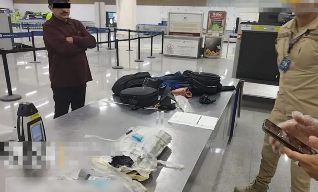 Imagen Detienen en AICM a hombre que transportaba cocaína en su equipaje; venía de Colombia