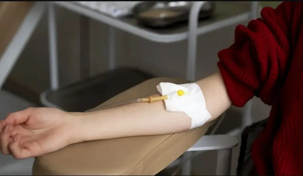 Imagen Investigan muerte de 6 personas por inyección de sueros 'vitaminados' en Hermosillo