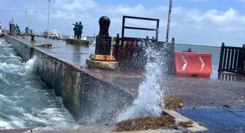 Imagen Esta es la intensidad de las rachas del viento este medio día en la zona del malecón de Veracruz