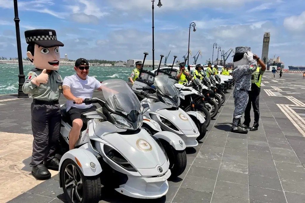 Imagen Spyder trimotos, BMW's, y otros vehículos expone la Guardia Nacional en Veracruz 