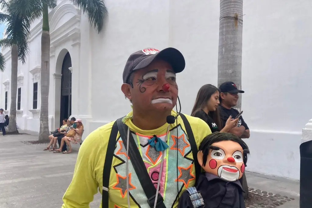 Imagen Con este trabajo mantuve a mi familia: El payaso Llaverito y su muñeco Simón