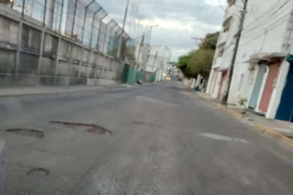 Imagen Se quejan por mal estado de esta importante avenida de Boca del Río 