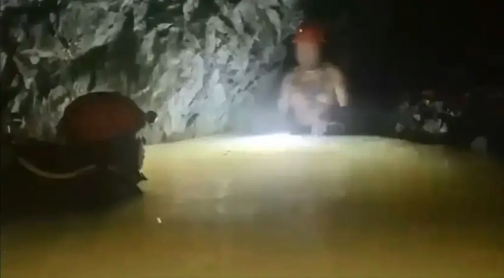Imagen 'Yo no perdía la fe': revelan video del rescate con vida de minero atrapado en Sinaloa