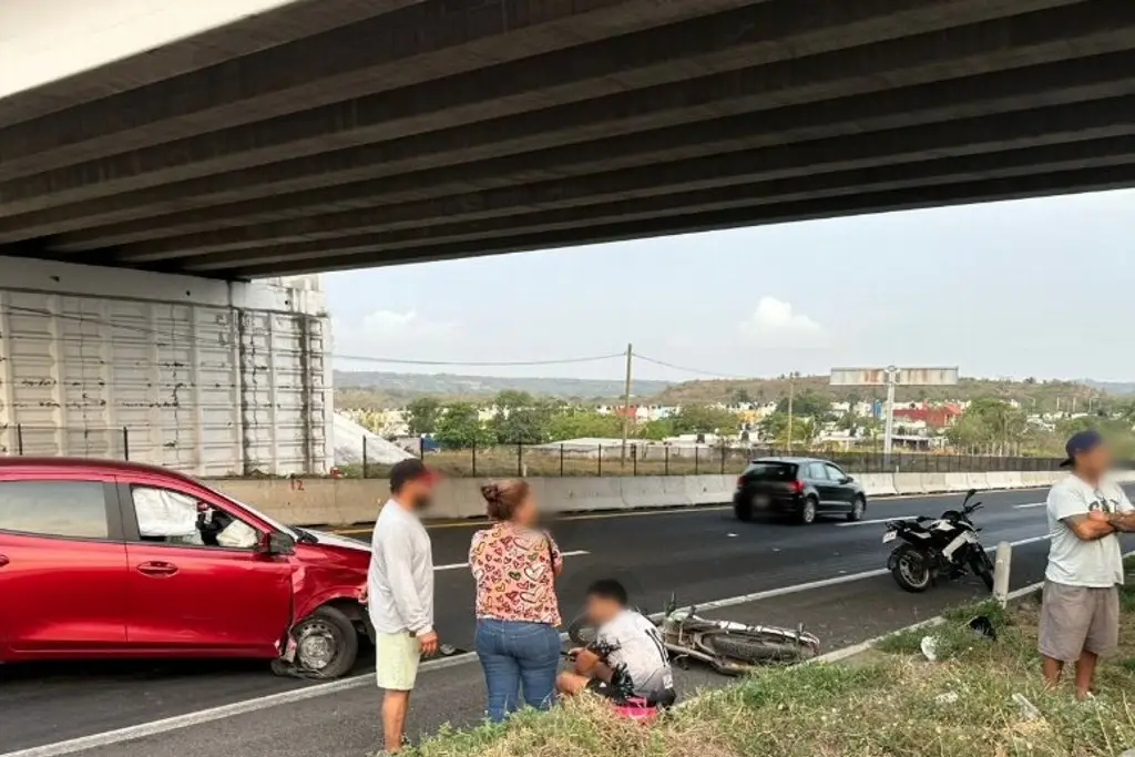 Imagen Accidente a la altura de Colinas de Santa Fe, en Veracruz, hay un lesionado 