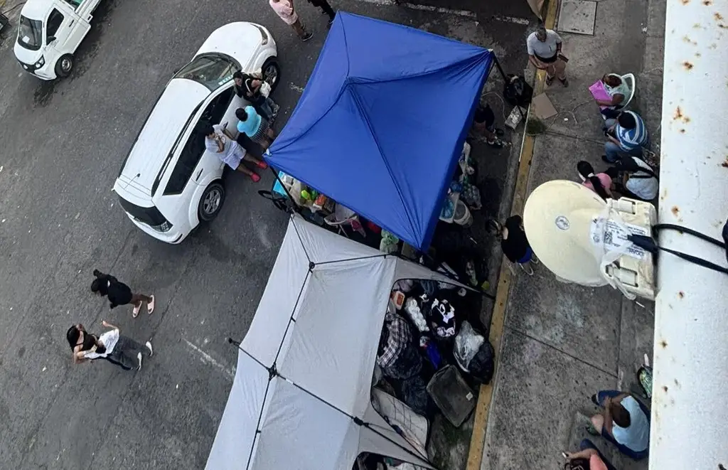 Imagen Instalan centros de acopio para familias afectadas tras explosión en Palma Real, Veracruz