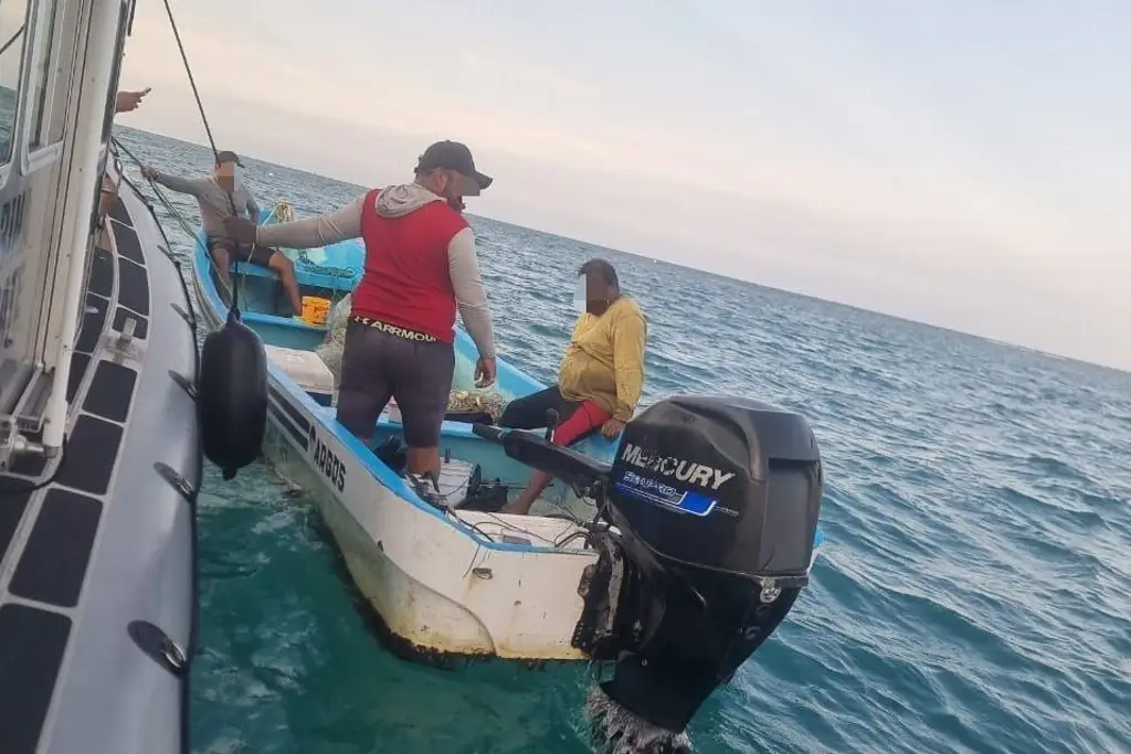 Imagen Marina auxilia a embarcación pesquera en el puerto de Veracruz