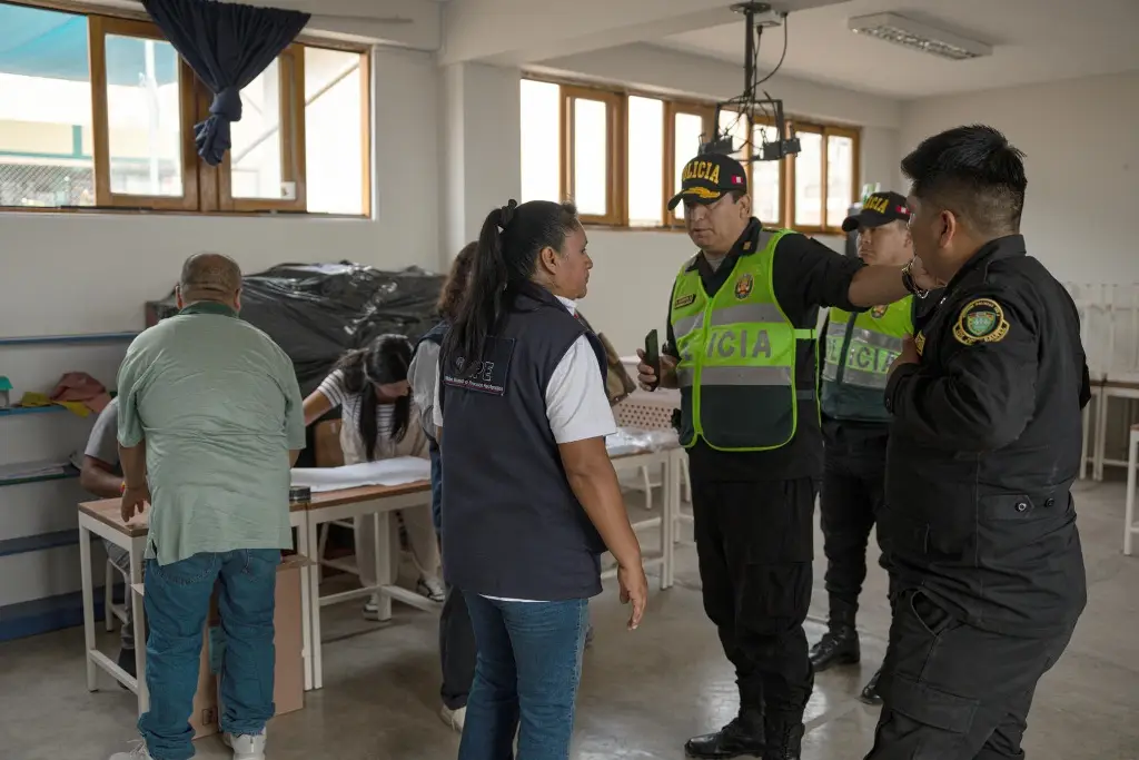 Imagen Caos electoral en Perú retrasa resultados y abre incertidumbre rumbo a segunda vuelta