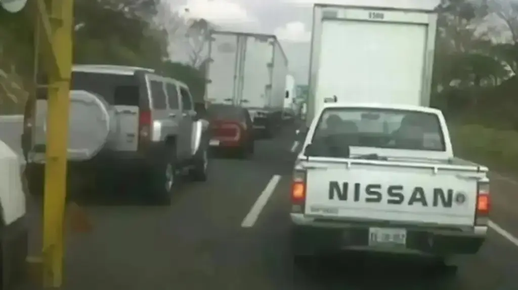 Imagen Se registra cierre parcial de circulación en autopista de Veracruz; conoce a qué altura 