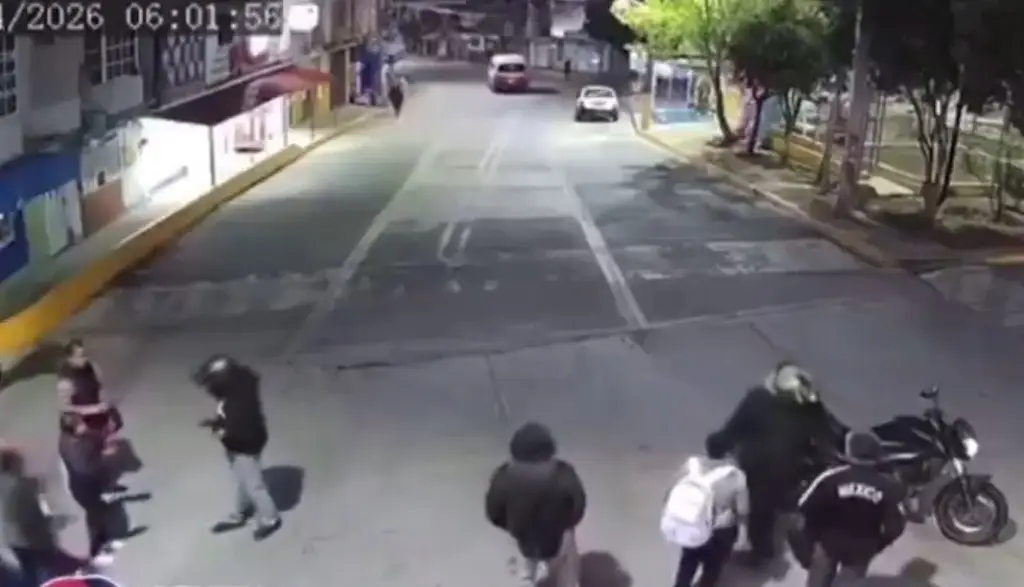 Imagen Asaltan a 7 en parada del camión con solo disparar al aire: 'la policía nunca llegó'