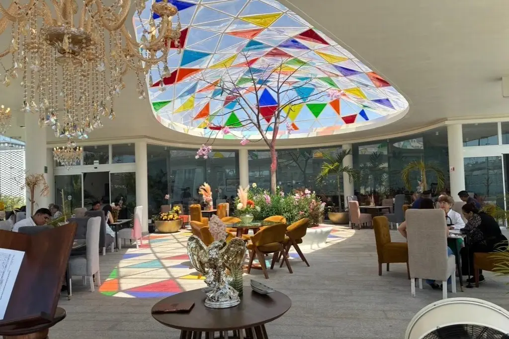 Imagen Ya opera restaurante en Plaza Heroísmo Veracruzano 