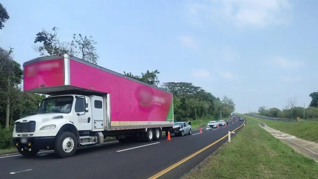 Imagen Tome precauciones; hay cierre parcial en carretera de Veracruz 