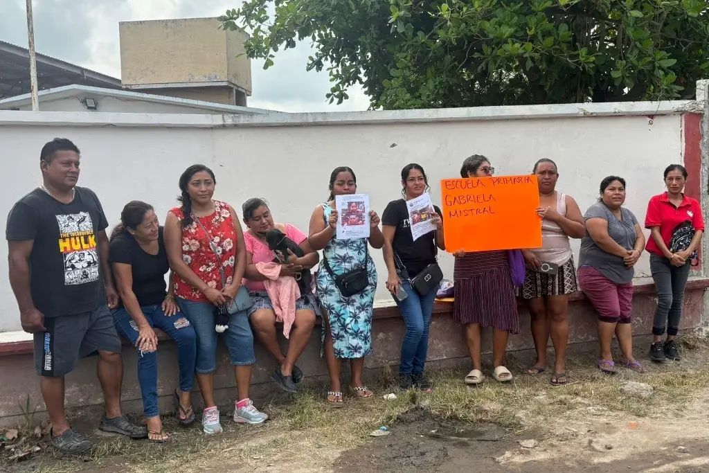 Imagen Padres de la escuela Gabriela Mistral de manifiestan, acusan represalias 