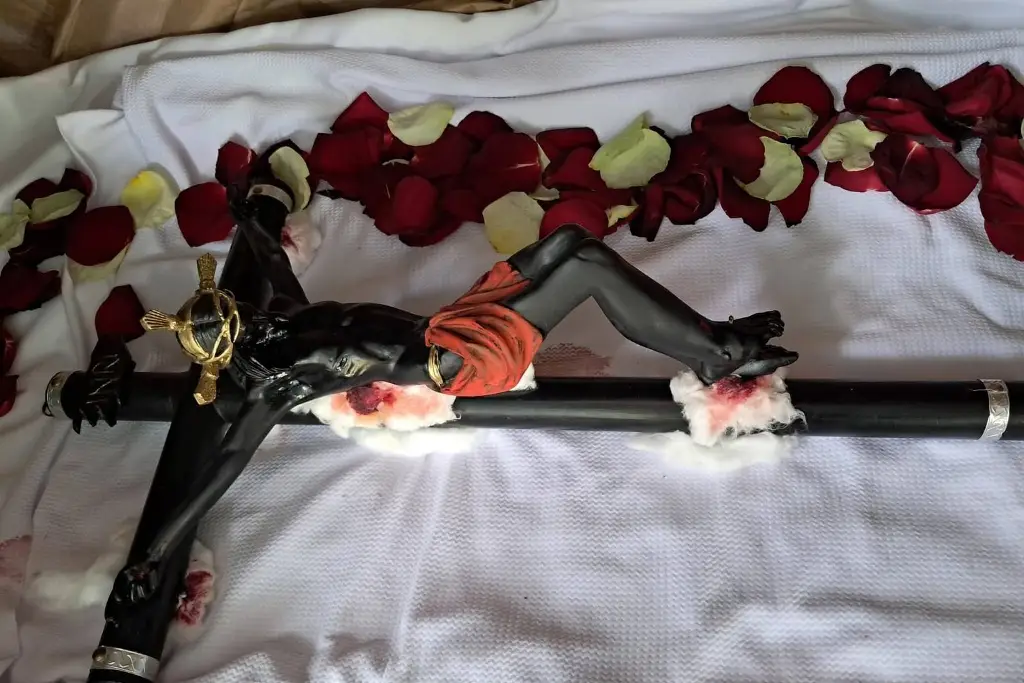 Imagen Retiran imagen del Cristo del que brota presunta sangre