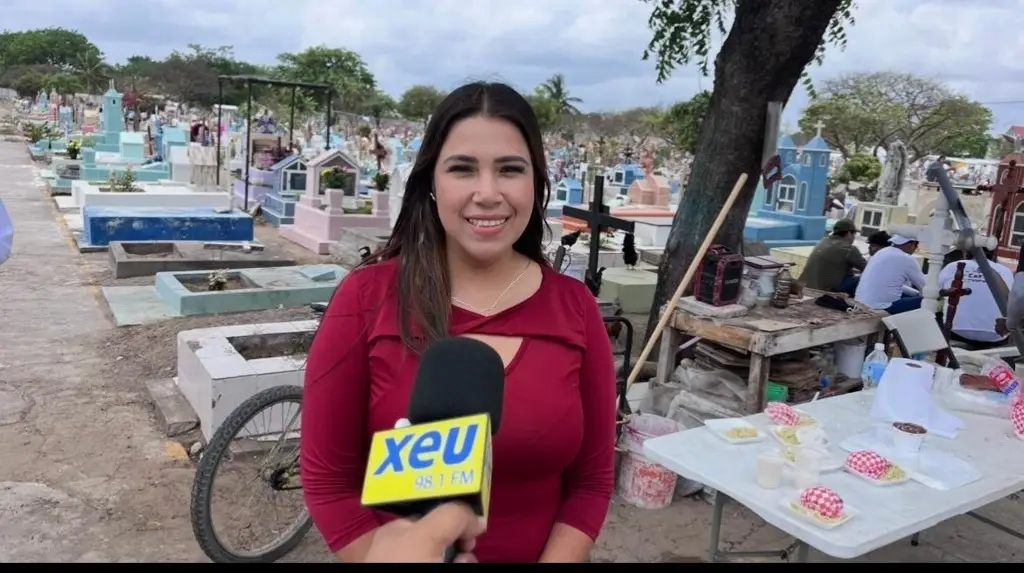 Imagen La Diputada Federal Zoraya Villacís acudió a la jornada de limpieza al panteón de Veracruz 