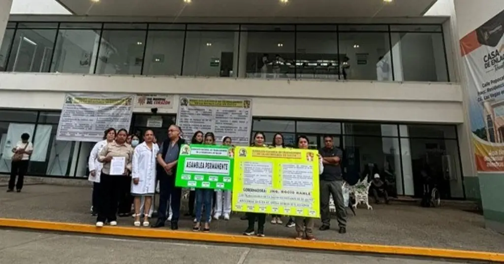 Imagen Protestan en hospital de Poza Rica por falta de pagos e insumos