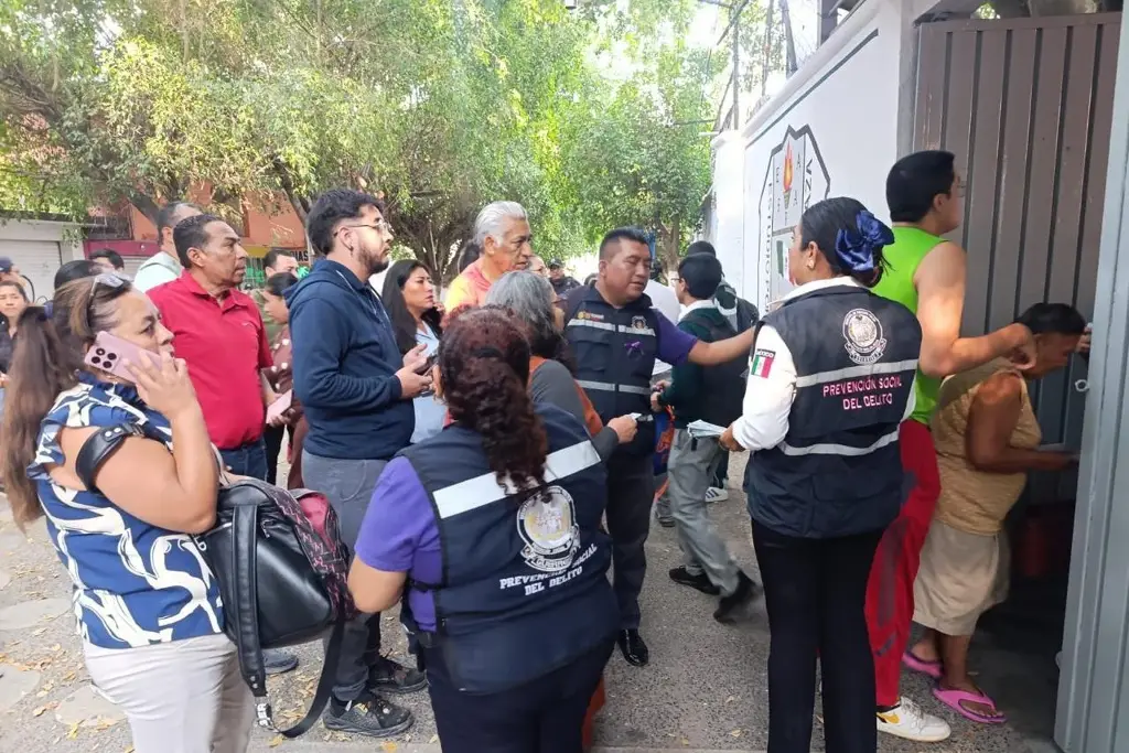 Imagen Desalojan escuela por advertencia de balacera en baños del plantel