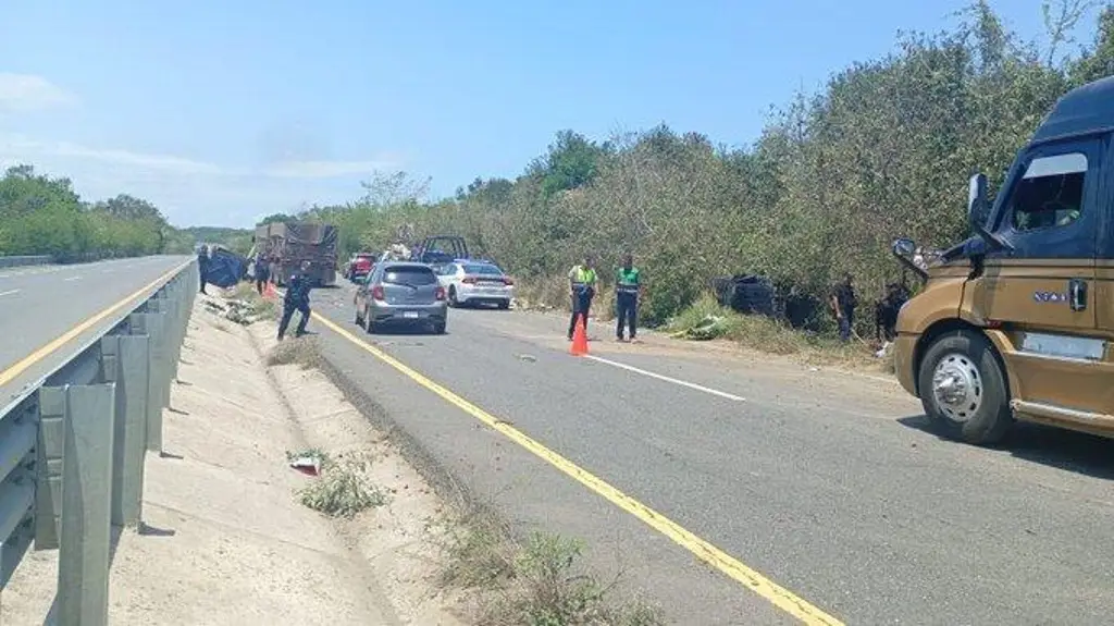 Imagen Hay cierre parcial de circulación en carretera de Veracruz; checa a qué altura 