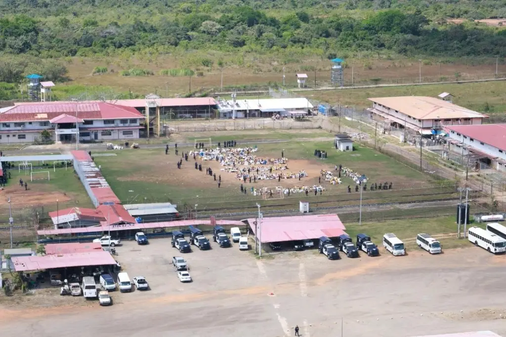 Imagen Fallece un preso tras un tiroteo entre pandillas en la prisión más grande de Panamá