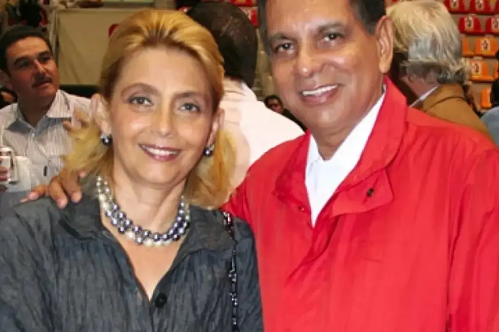 Imagen Develarán placa en honor a Fidel Herrera y Rosa Borunda 