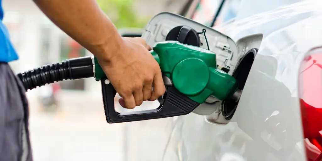 Imagen Gobierno de México y gasolineros acuerdan mantener el precio máximo del diesel