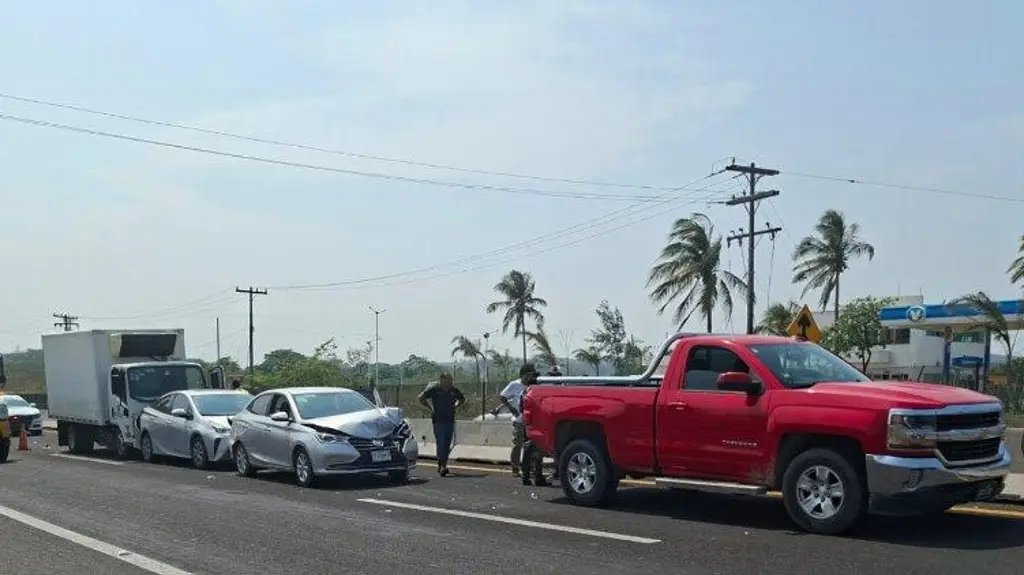 Imagen Fuerte accidente en carretera de Veracruz; conoce a qué altura 
